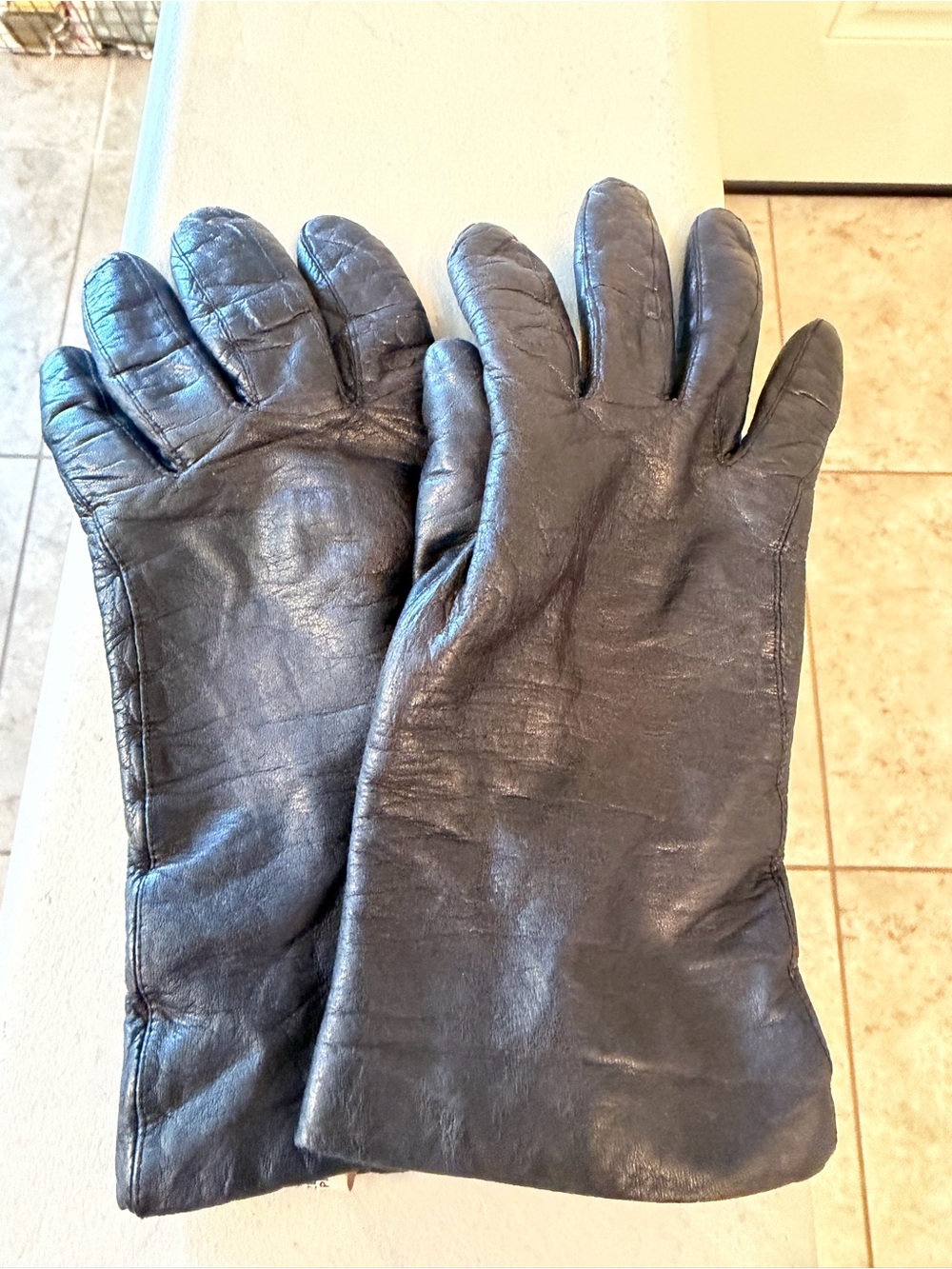 Lord & Taylor Classic Black Leather Gloves with cashmere inside size 7